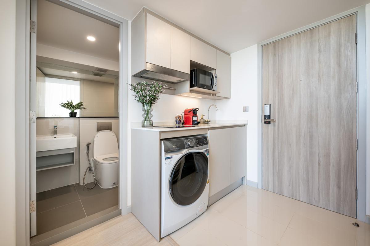 For SaleCondoSathorn, Narathiwat : 03/04/2026, Condo in the heart of Sathorn, 2 bedrooms, ready to move in!
Price only 6.9 million, near BTS Chong Nonsi 0642748883