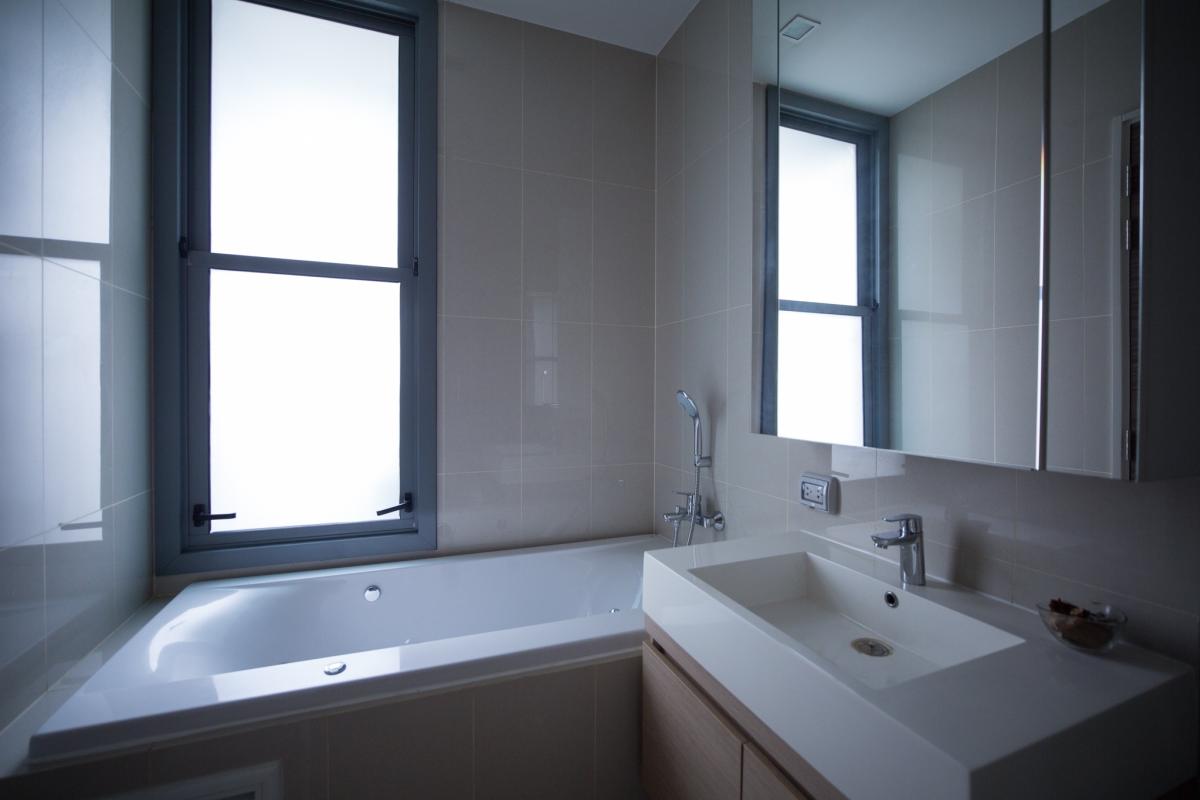 ให้เช่าคอนโดพระราม 9 เพชรบุรีตัดใหม่ RCA : 03/04/2026, เช่าคอนโด Q Asoke 2 ห้องนอน 60 ตรม. ใกล้ MRT เพชรบุรี 
ราคาเพียง 42,000 บาท/เดือน พร้อมสิ่งอำนวยความสะดวกครบ! 0642748883