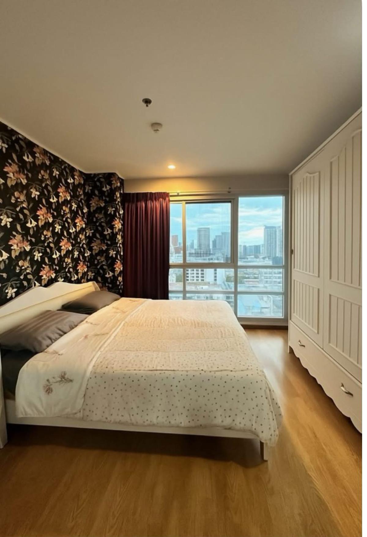 For SaleCondoRatchadapisek, Huaikwang, Suttisan : 03/04/2026, Ready-to-move-in condo in the heart of Huai Khwang, near MRT for 2.15 million.
A convenient life with complete amenities, beautiful view fitness center and swimming pool! 0642748883