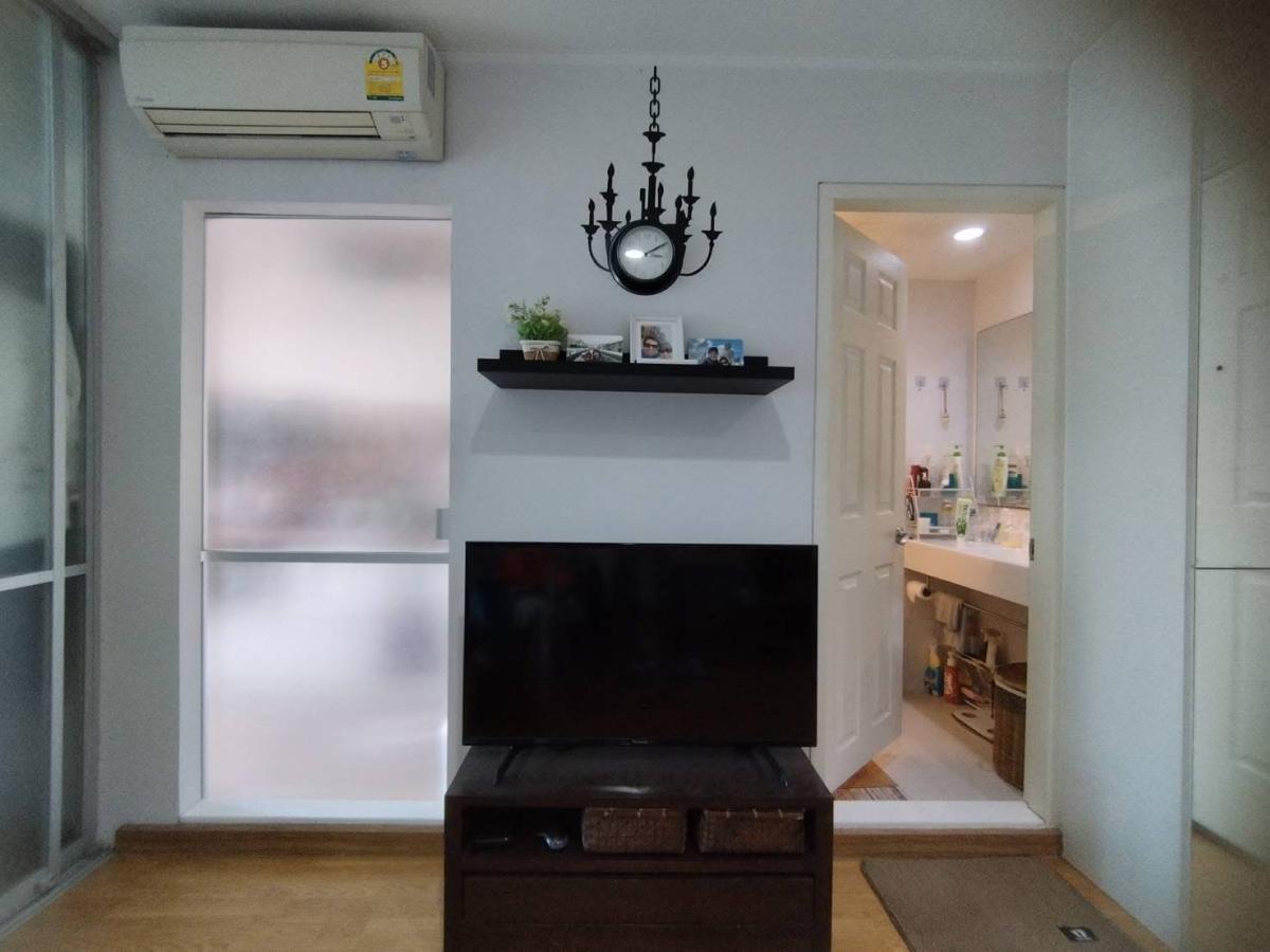 For SaleCondoRatchadapisek, Huaikwang, Suttisan : 03/04/2026, Ready-to-move-in condo in the heart of Huai Khwang, near MRT for 2.15 million.
A convenient life with complete amenities, beautiful view fitness center and swimming pool! 0642748883