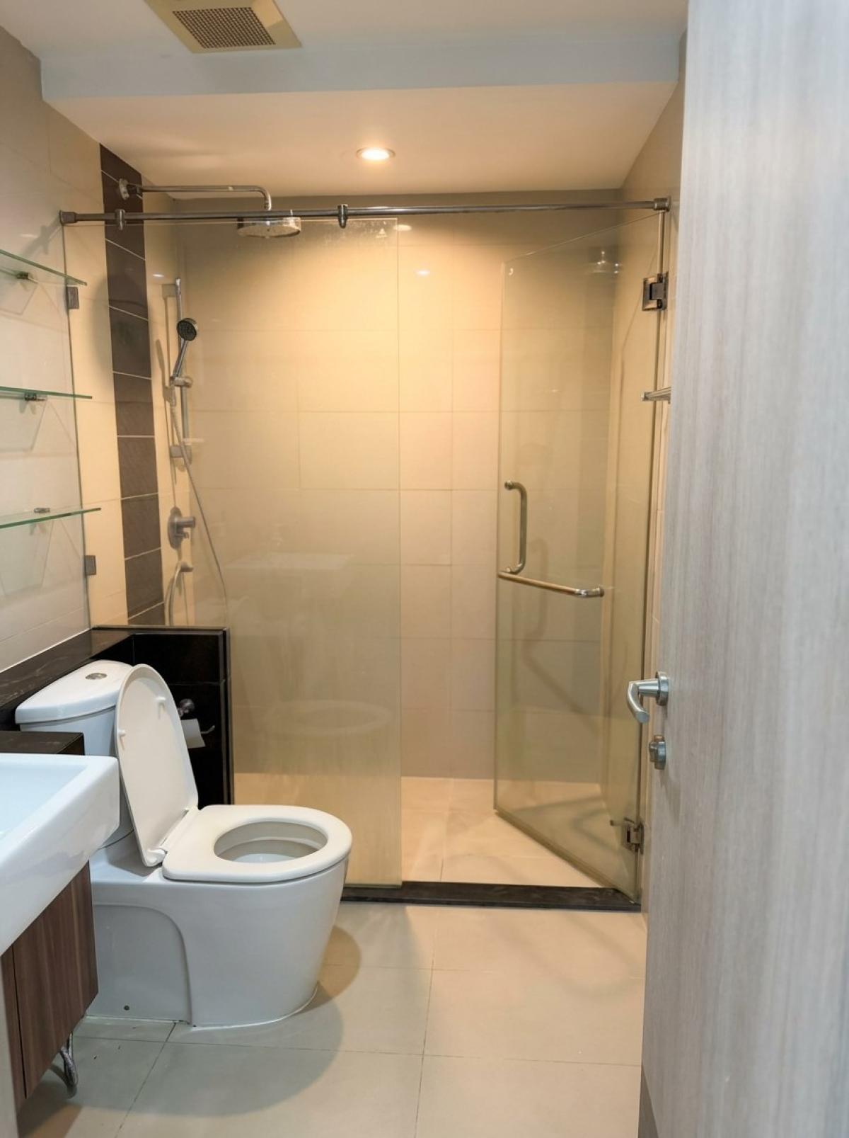 For RentCondoRatchathewi,Phayathai : 03/04/2026, Ready to move in! Supalai Premier @ Ratchathewi 2 bedrooms 90 sq.m. in the city center
Rent only 32,000 baht/month near BTS Ratchathewi, convenient for all travel! 0642748883