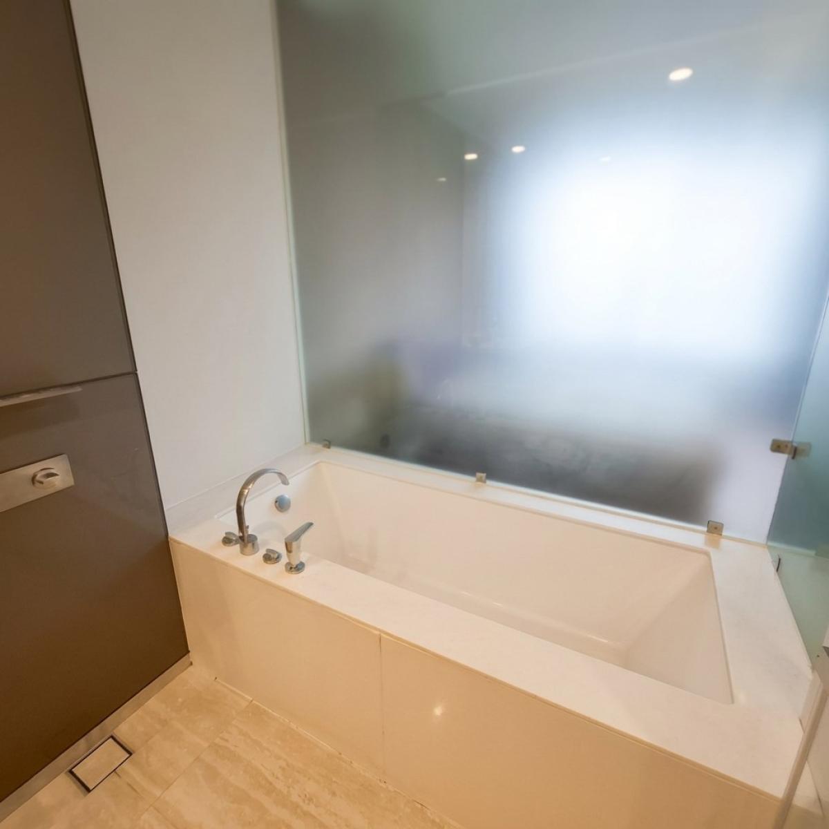 For RentCondoWitthayu, Chidlom, Langsuan, Ploenchit : 03/04/2026, Luxury 1-Bed Condo at 185 Rajadamri | BTS Ratchadamri near Central World
Rent 60,000 THB/month with full amenities! 0642748883
