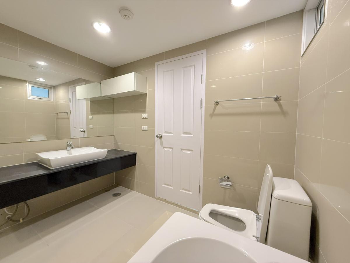 For SaleCondoRama9, Petchburi, RCA : 03/04/2026, Condo Belle Grand Rama 9 Large room 2 bedrooms 8.9 million Close to BTS/MRT!
Convenient life Close to shopping malls, schools, hospitals, everything is complete! 0642748883