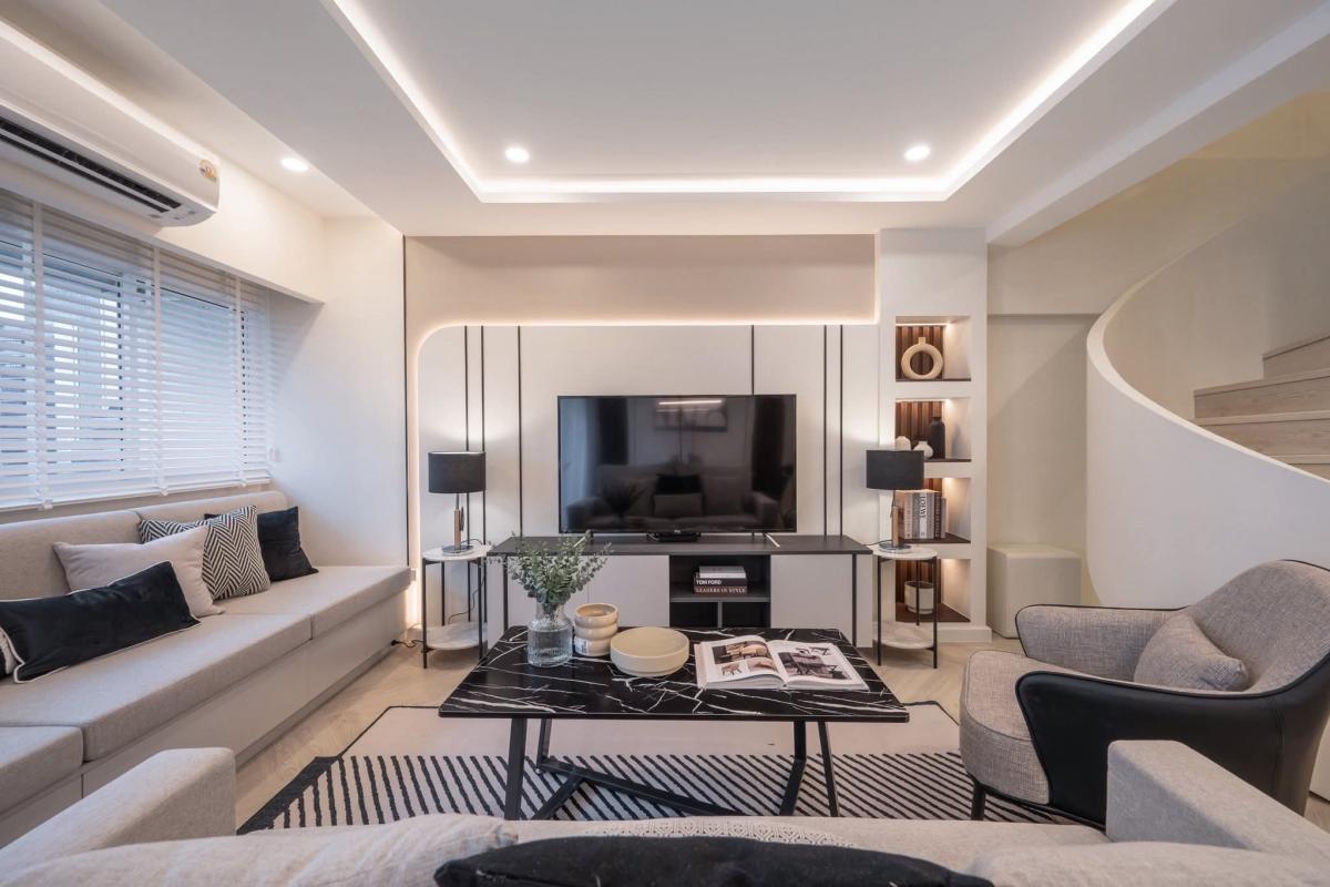 For SaleCondoSukhumvit, Asoke, Thonglor : 03/04/2026, Thonglor Condo 2 bedrooms 93 sqm. Near BTS starting at 7.99 million.
Luxury living in the city center, swimming pool, fitness center, ready to move in! 0642748883