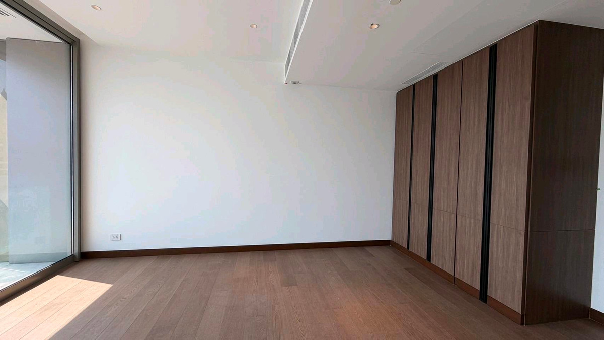 ขายคอนโดสีลม ศาลาแดง บางรัก : ขายคอนโดหรู Dusit Residences ใจกลางสีลม ทำเลศักยภาพสูง ใกล้ MRT สีลม เพียงไม่กี่ก้าว เชื่อมต่อย่านธุรกิจ CBD ได้อย่างสะดวก 