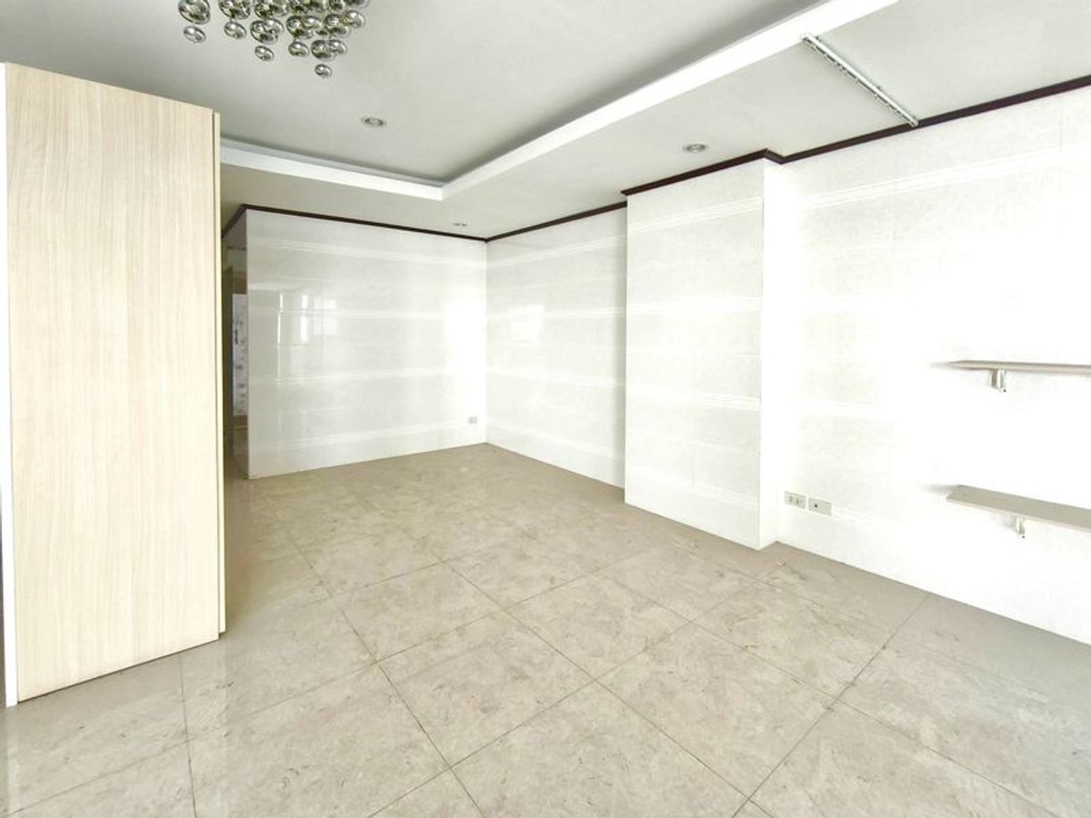 ขายคอนโดพัฒนาการ ศรีนครินทร์ : ขายคอนโด The Trio Garden (เดอะ ทรีโอ การ์เด้นท์) ห้องมุม ใกล้ MRT ศรีนครินทร์ 38 เนื้อที่ 105 ตารางเมตร 2 ห้องนอน ชั้น 20 ซอยศรีนครินทร์ 38 แขวงหนองบอน เขตประเวศ กรุงเทพมหานคร