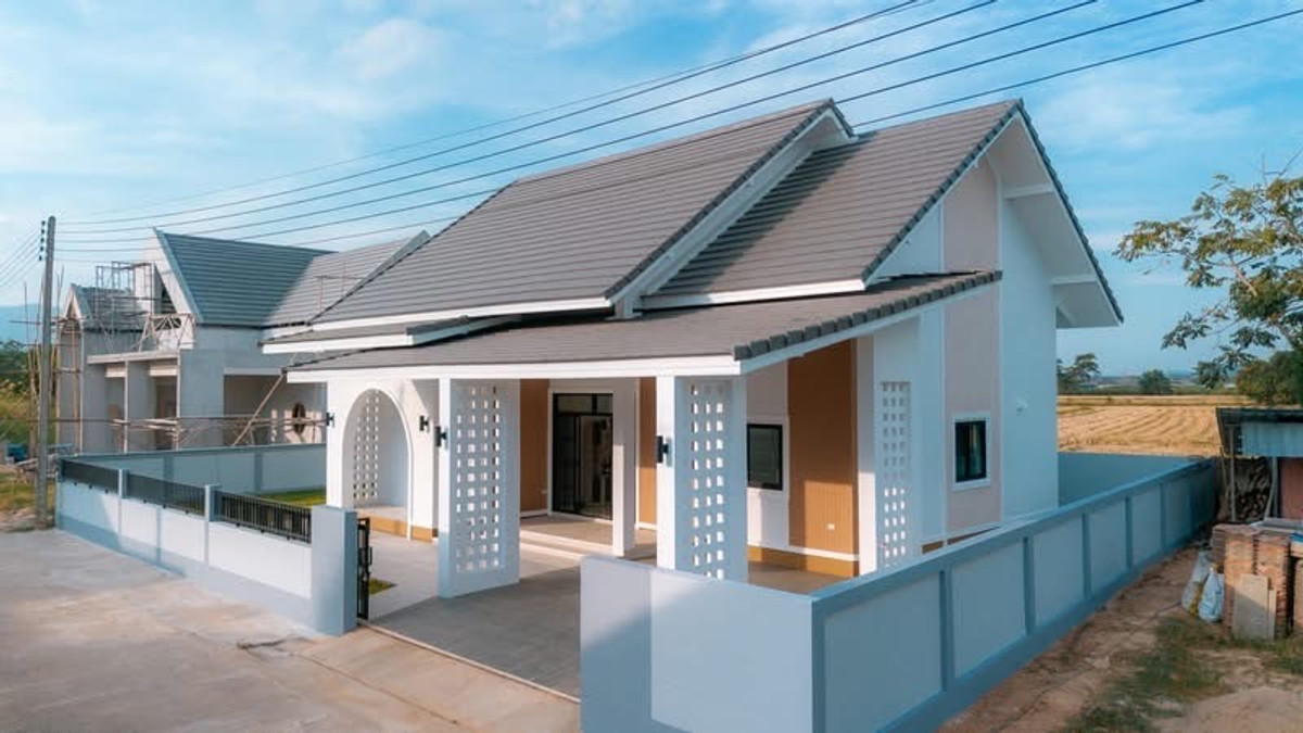 ขายบ้านเชียงราย : ✈️ ด่วน! ขายบ้านเดี่ยวพร้อมอยู่เชียงราย (โซนบ้านดู่) ดีไซน์มินิมอล พื้นที่กว้าง 88.6 ตร.ว. ใกล้สนามบินแม่ฟ้าหลวงเพียง 5 นาที! 🏡