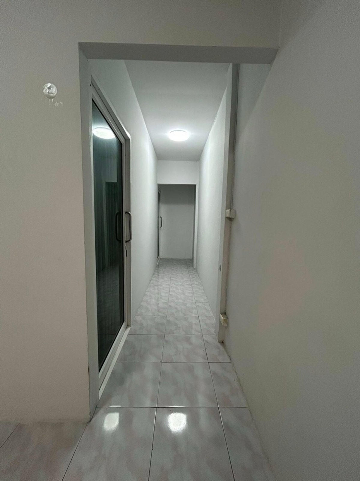 ให้เช่าทาวน์โฮมลาดพร้าว101 แฮปปี้แลนด์ : ให้เช่าบ้านใกล้รถไฟฟ้า บ้านเช่าลาดพร้าว บ้านเช่าราคาถูก 2นอน 2น้ำ 2ห้องอเนกประสงค์ เหมาะทำเป็นออฟฟิศ หรืออยู่อาศัยครอบครัวเล็กๆ รับสัตว์เลี้ยง