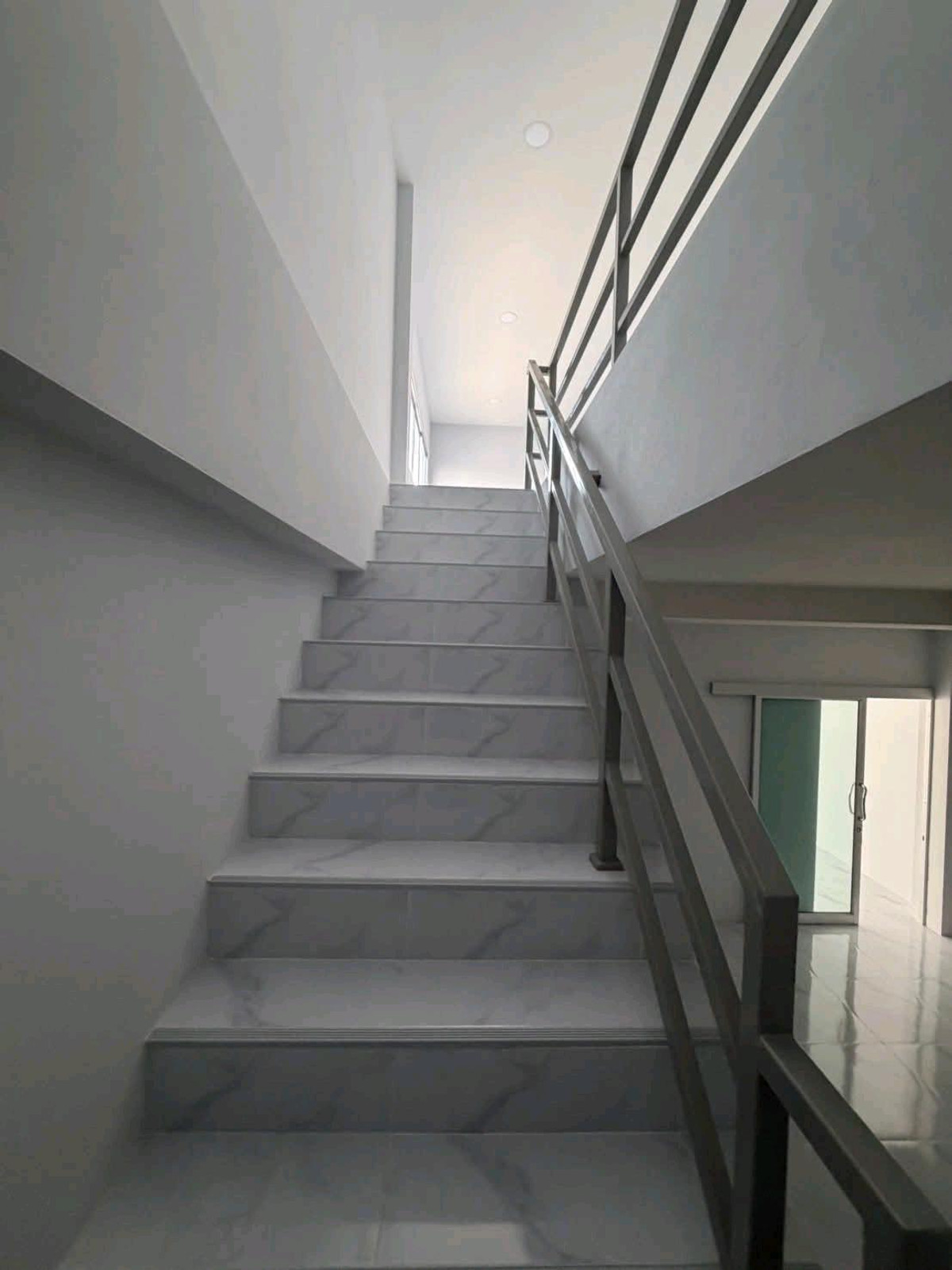 For RentWarehouseEakachai, Bang Bon : ✨ Close to community areas, easy to find labor, convenient travel, supports a variety of businesses.