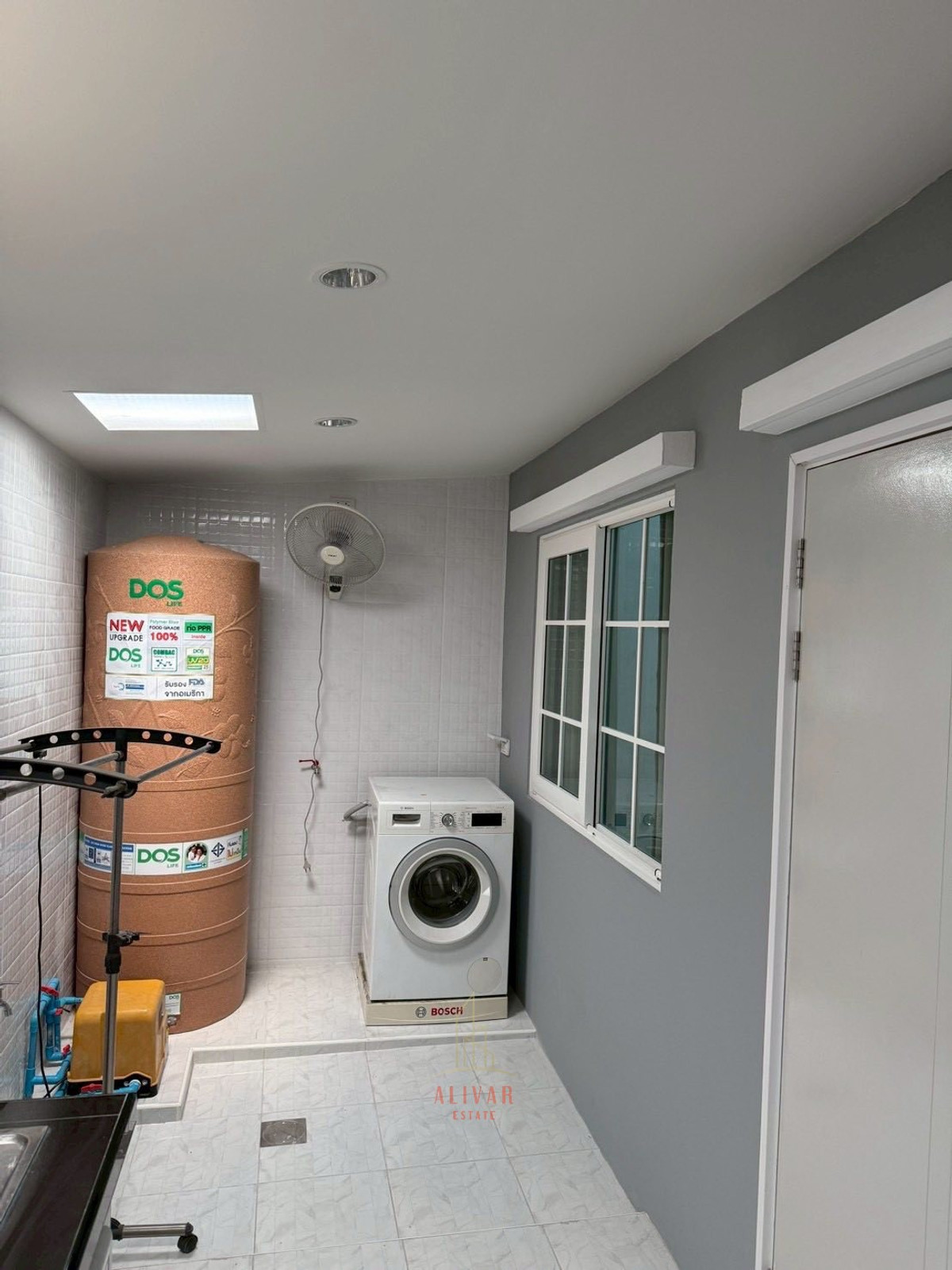 ให้เช่าทาวน์โฮมสมุทรปราการ สำโรง : RH040426 ให้เช่า ทาวน์โฮม 2 ชั้น รีโนเวทใหม่ 3 ห้องนอน หลังมุม at Golden Town Sukhumvit-Bearing BTS Station ใกล้ อิมพีเรียลเวิลด์ สำโรง เพียง 3 นาที