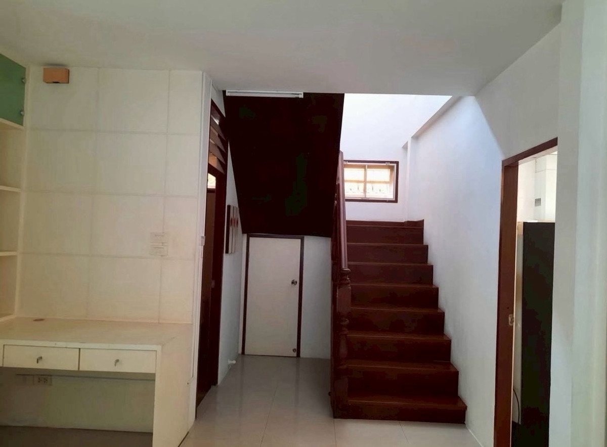 For RentHome OfficeRatchadapisek, Huaikwang, Suttisan : 🏙️2-story detached house for rent, Ban Huai Khwang, suitable for living or home office ⚡️🔥