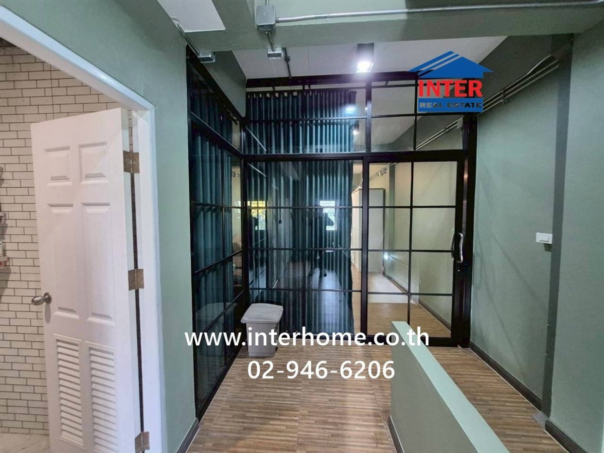 ขายอาคารพาณิชย์นวมินทร์ รามอินทรา : อาคารพาณิชย์ 4.5 ชั้น 18 ตร.ว. อาคารพาณิชย์ ใกล้โรงพยาบาลสินแพทย์ รามอินทรา ซอยรามอินทรา52/1 ถนนรามอินทรา ถนนนวมินทร์ เขตบึงกุ่ม กรุงเทพมหานคร