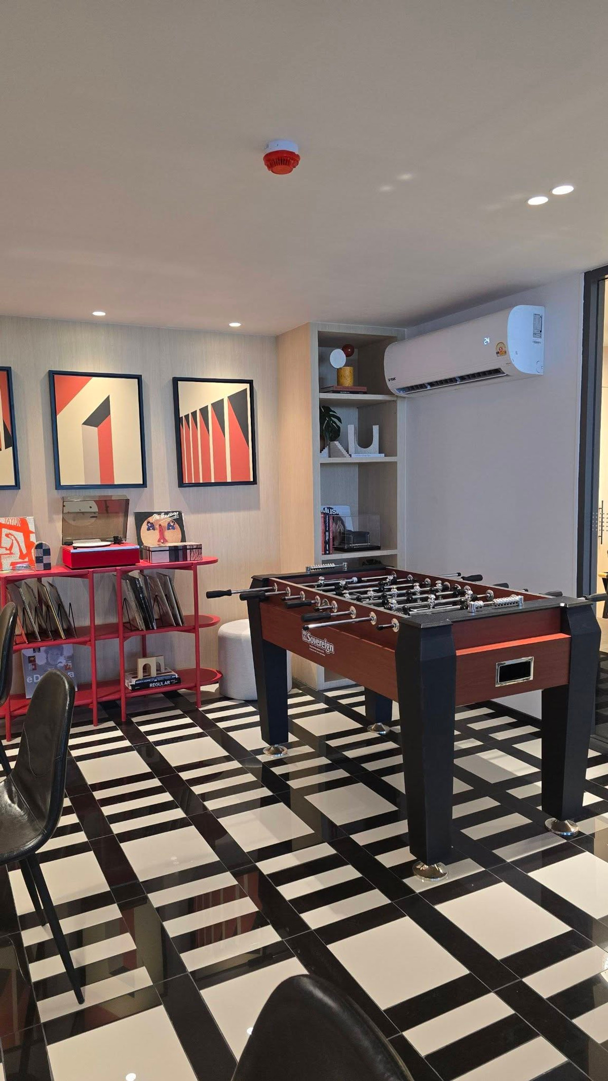 For RentCondoKasetsart, Ratchayothin : Chapter One More Kaset — Pool view, ready to move in!!