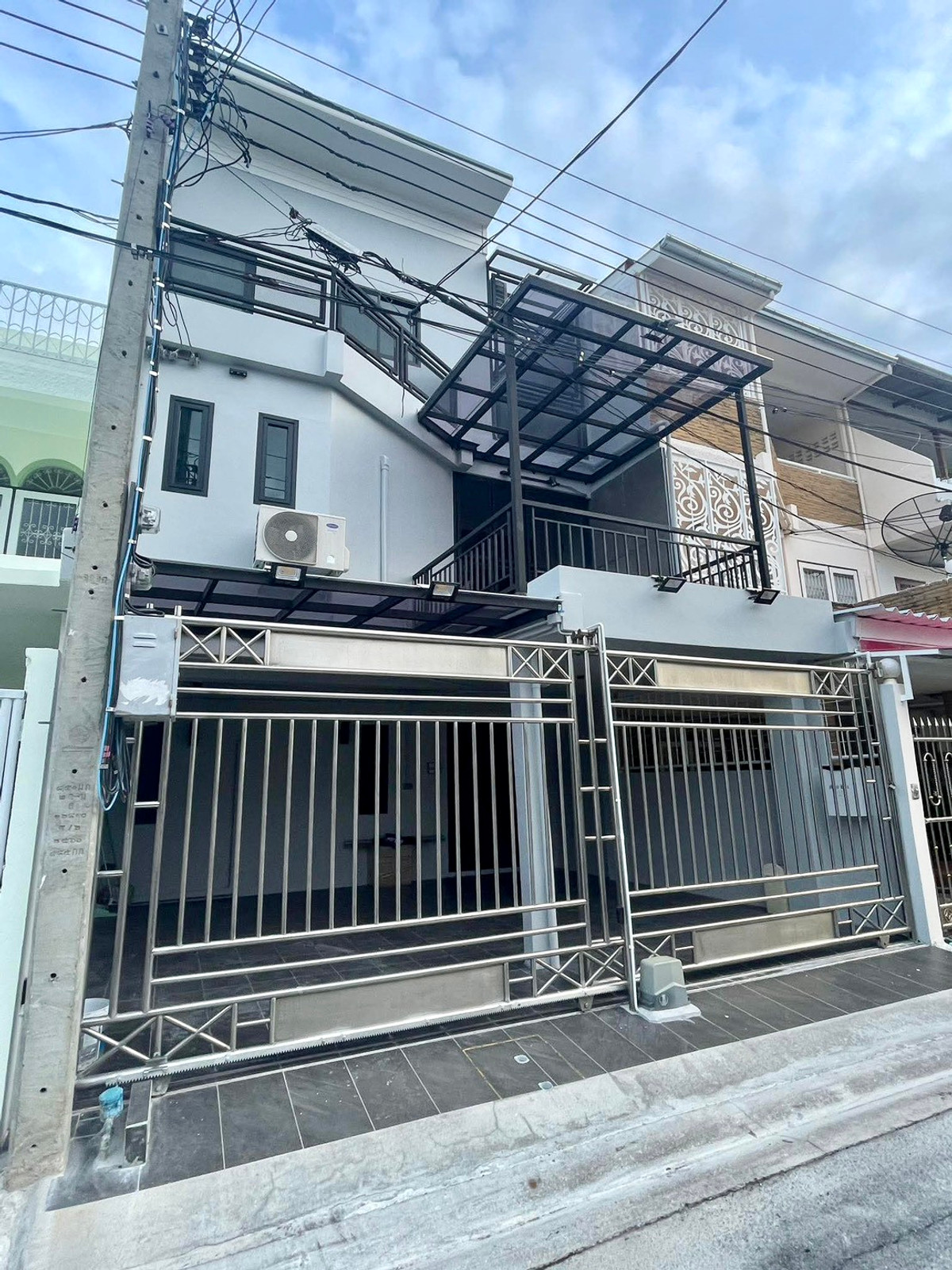 ขายทาวน์โฮมบางซื่อ วงศ์สว่าง เตาปูน : 🔥 ทาวน์โฮม 3 ชั้น 2 คูหาสวยตาแตก! ใกล้ MRT วงศ์สว่าง / 4 ห้องนอน (ขาย), Townhome Near MRT Wong Sawang / 4 Bedrooms (FOR SALE) BNS030