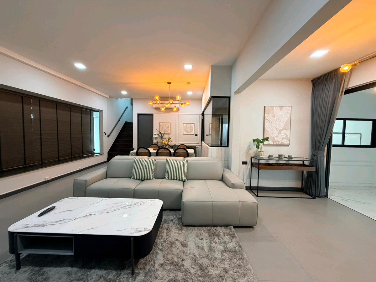 ทาวน์โฮมบางนา แบริ่ง ลาซาล : ขายด่วน / ให้เช่า วีเว่ บางนา กม.7
Tel: 083-966-3665 