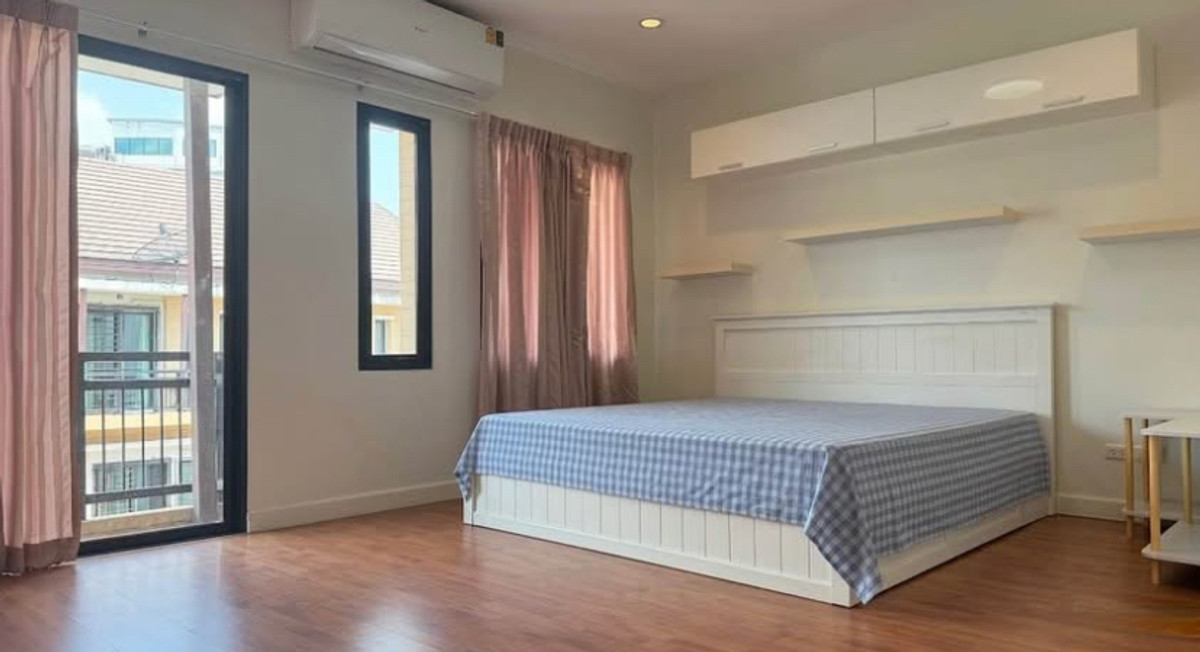 For RentTownhomePattanakan, Srinakarin : Townhome for rent, Time Home Rama 9 - Hua Mak, near The Mall Bangkapi and Rajamangala Stadium.