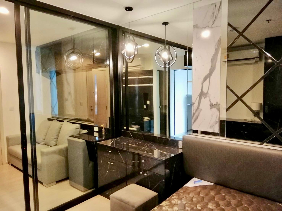 ให้เช่าคอนโดพระราม 9 เพชรบุรีตัดใหม่ RCA : 🏷️ Special | คอนโด Life Asoke : Studio ที่กั้นห้องเป็นสัดส่วน มีห้องนี้ห้องเดียว ⚡ราคาเพียง 15,000 บาท/เดือนเท่านั้น 