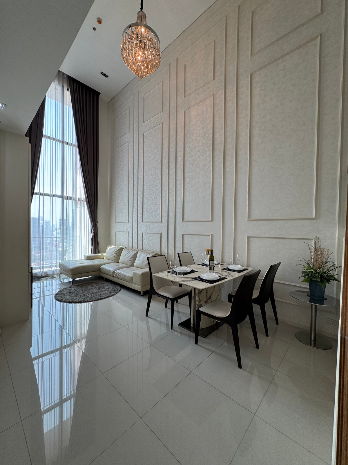 ให้เช่าคอนโดพระราม 9 เพชรบุรีตัดใหม่ RCA : ให้เช่า Villa Asoke Duplex ชั้นสูง พื้นที่กว้าง 90 ตร.ม. ห้องสวยหรูสภาพนางฟ้า