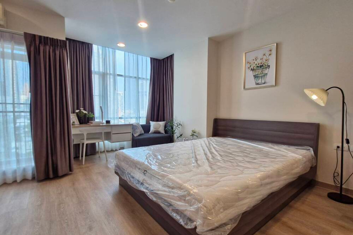 For RentCondoSathorn, Narathiwat : For Rent !! East Facing !! Code C20240600009..........Centric Sathorn St.Louis, 1 bedroom, 1 bathroom, furnished, ready to move in