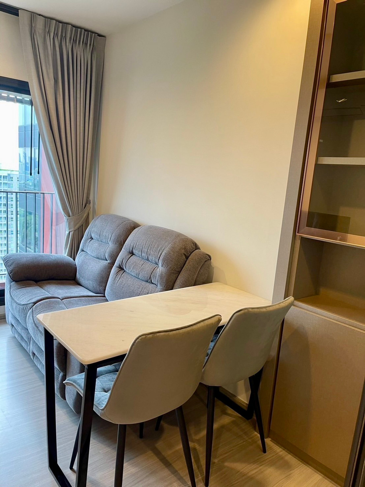 For RentCondoRama9, Petchburi, RCA : 🏙️ Life Asoke Hype | Panoramic city view, not blocked.