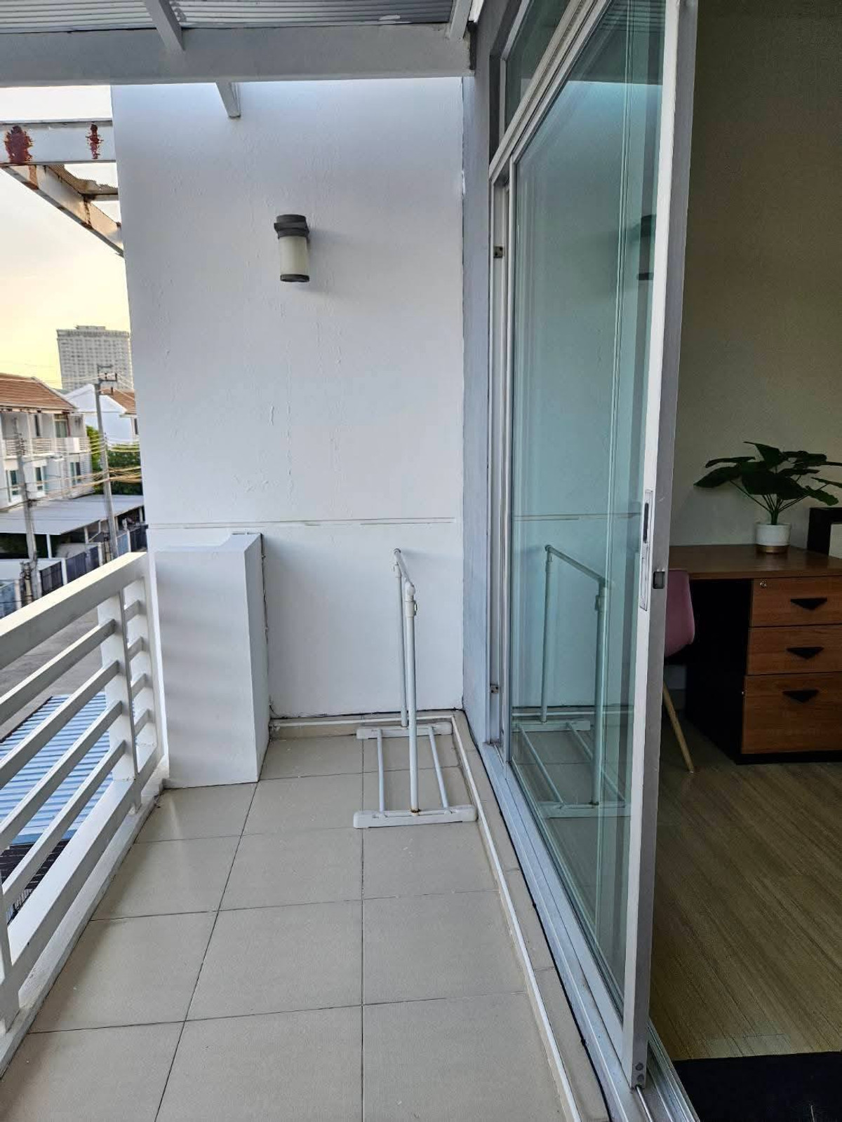 For SaleTownhomePattanakan, Srinakarin : New Baan Rama 9 - Srinakarin / 3 bedrooms (sale with tenant), Baan Mai Rama 9 - Srinakarin / 3 Bedrooms (SALE WITH TENANT) BZD174