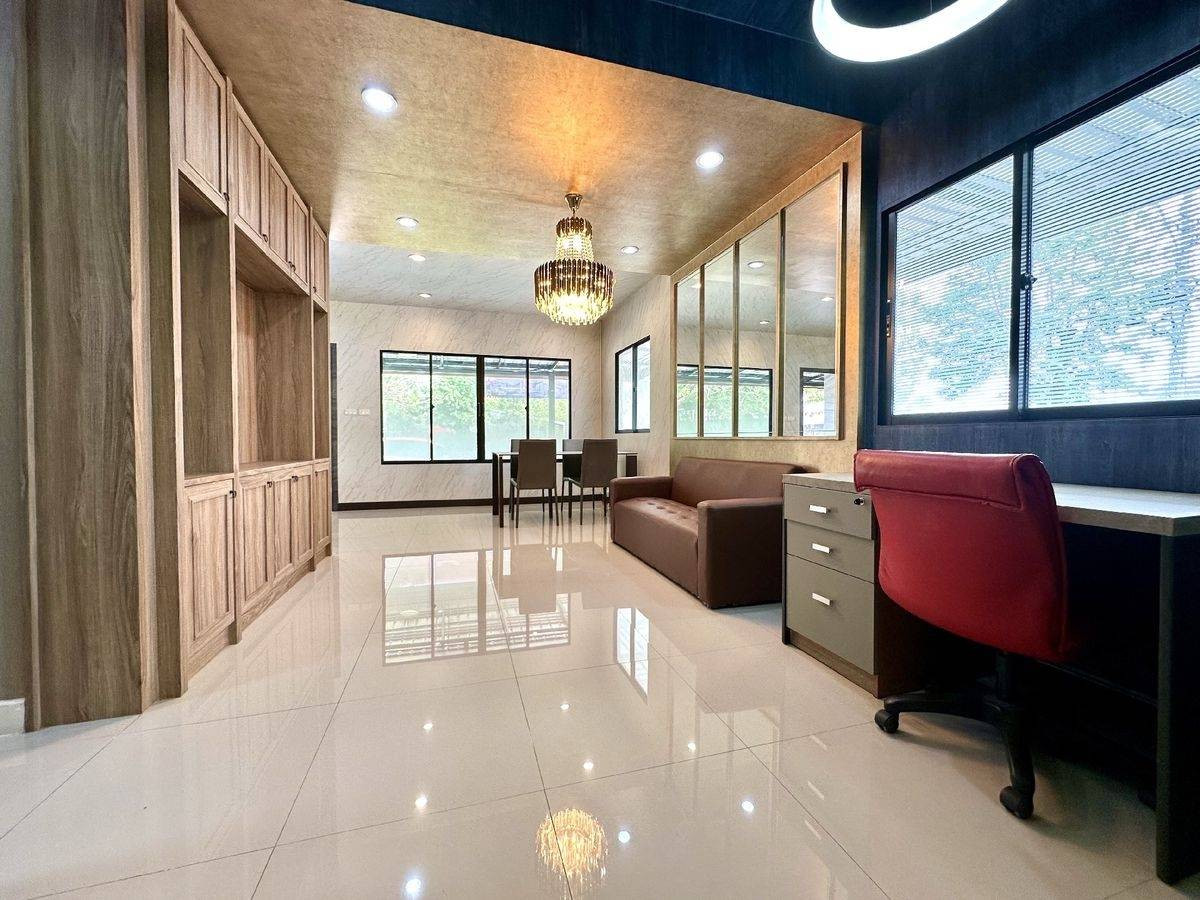 For RentTownhomeChaengwatana, Muangthong : Townhome for rent, The Connect 41 Chaengwattana - Tiwanon, near Impact Muang Thong Thani, only 5 minutes.