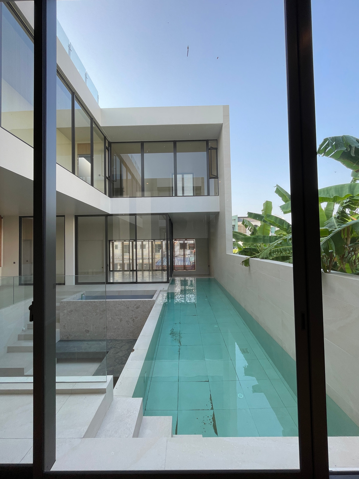 ขายบ้านเลียบทางด่วนรามอินทรา : 🔥 EXCLUSIVE PROMOTION 🔥โอกาสสุดท้ายในการครอบครองในราคาพิเศษที่สุด [ขาย] 💎 Ultra Luxury Show Unit | ELIVA Ekkamai - Eastville 💎 บ้านเดี่ยวหรู 3 ชั้น ดีไซน์ Mid-Century Modern — ความเป็นส่วนตัวสูงสุดเพียง 4 ยูนิตในโครงการ!