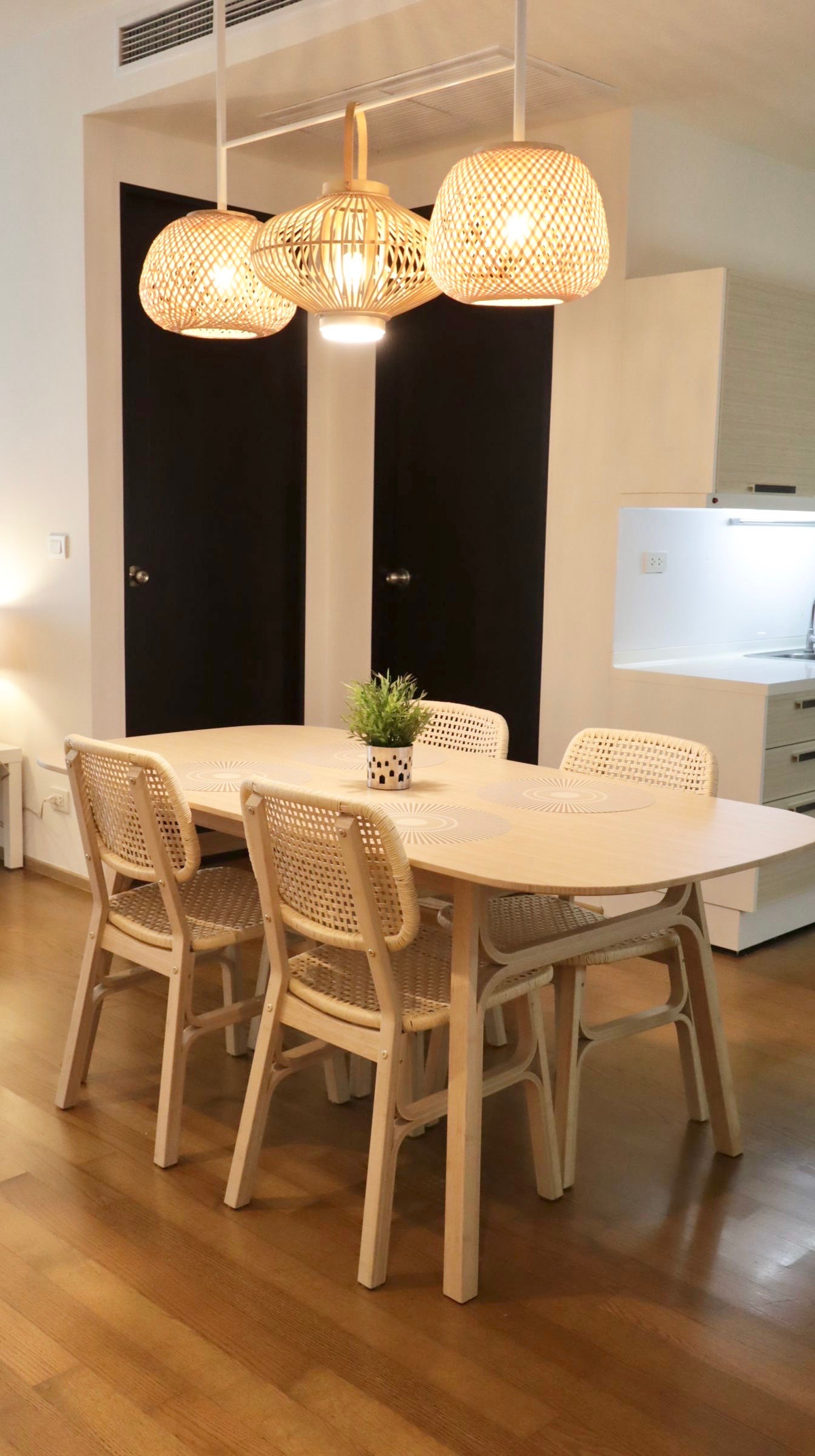 ให้เช่าคอนโดสุขุมวิท อโศก ทองหล่อ : ให้เช่า The Madison Condominium ราคา 75,000 บาท [MKr260414]