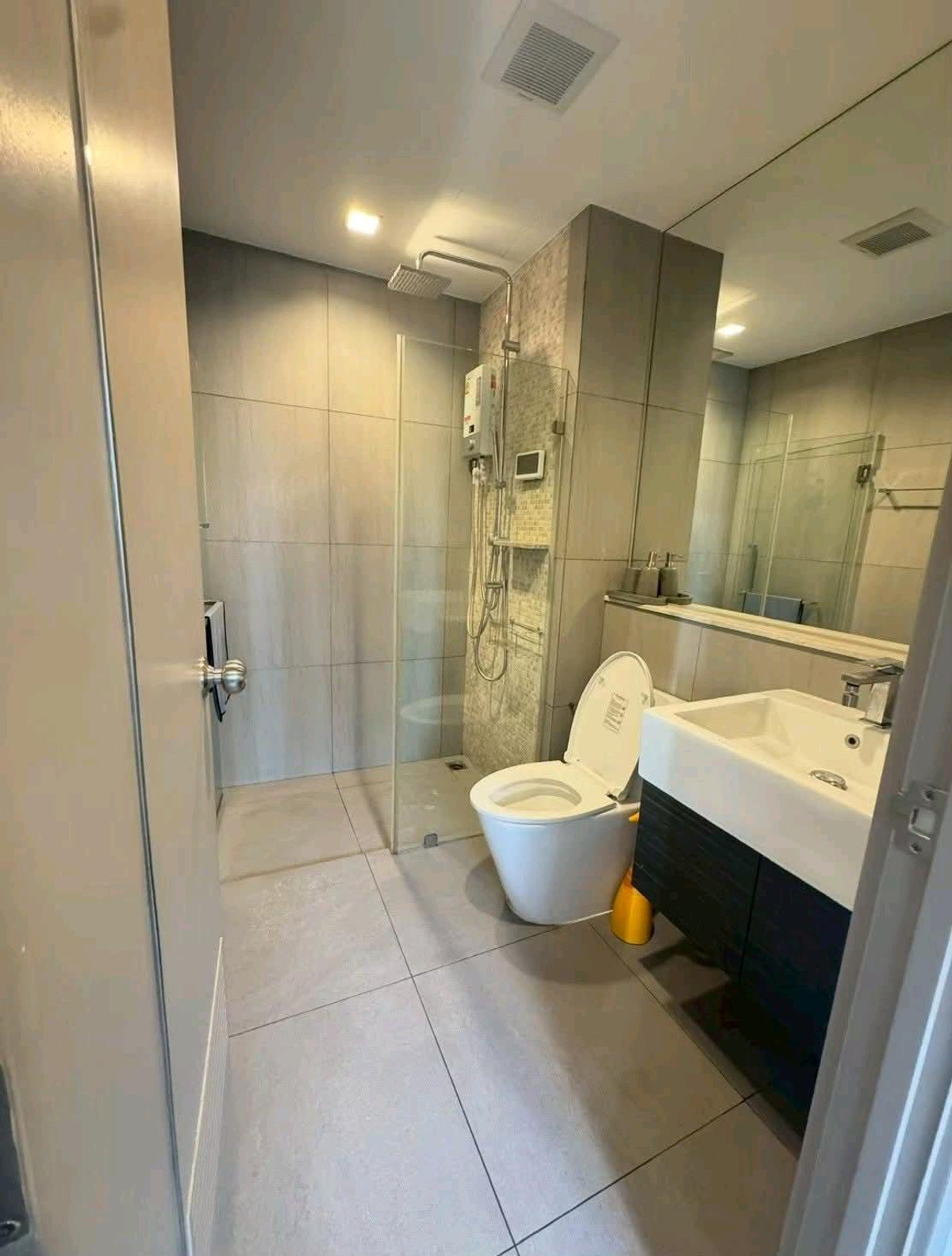 ให้เช่าคอนโดรัตนาธิเบศร์ สนามบินน้ำ พระนั่งเกล้า : ให้เช่า Politan rive ชั้น 35 ขนาด 31 ตร.ม ตกแต่งสวย วิวแม่น้ำ เฟอร์ครบพร้อมอยู่