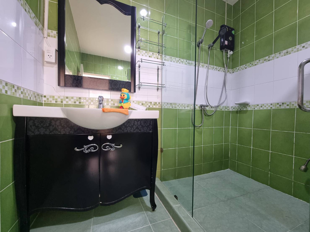 ขายอาคารพาณิชย์นนทบุรี บางใหญ่ บางบัวทอง : อาคารพาณิชย์ ซอยวัดลาดปลาดุก / 4 ห้องนอน (ขาย), Commercial Building Soi Wat Lat Pla Duk / 4 Bedrooms (FOR SALE) AOM097