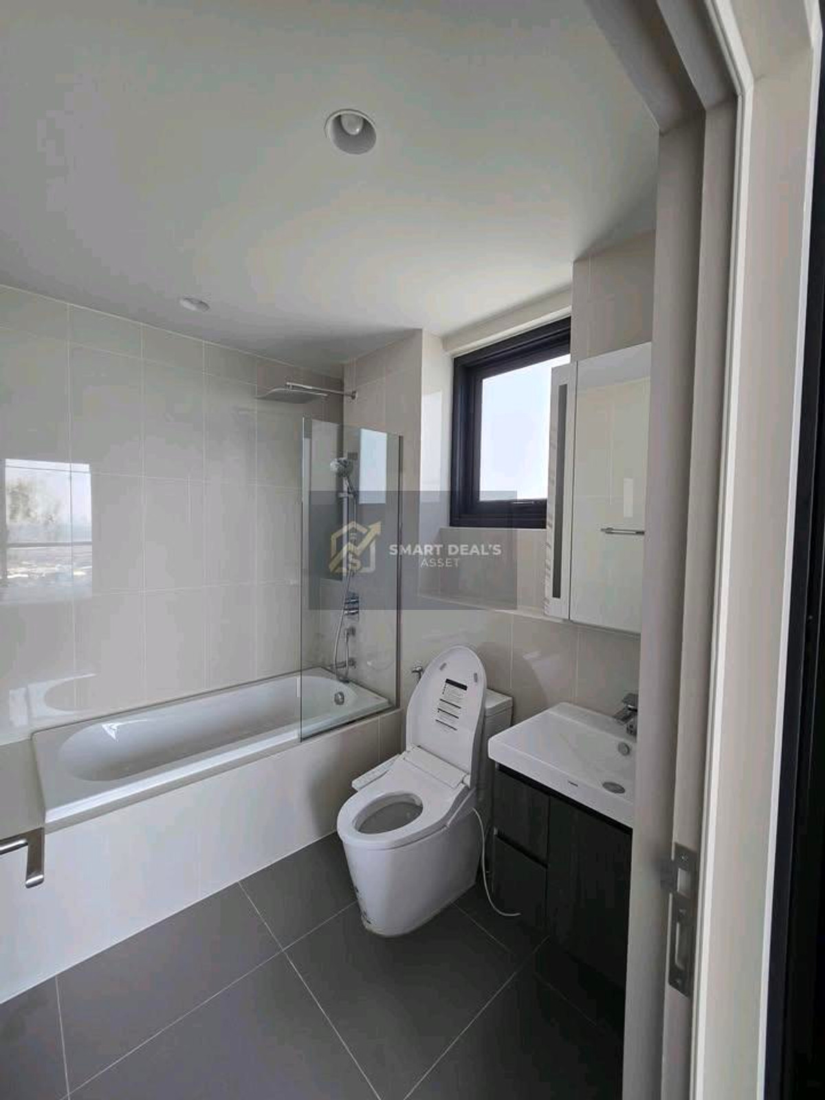 ขายคอนโดสุขุมวิท อโศก ทองหล่อ : 🔥 หลุดขายด่วน! 2 นอน 2 น้ำ  ตร.ม. 
@ Oka Haus สุขุมวิท 36 
​ราคาดีที่สุดในโครงการสำหรับห้อง 2 Bed! เพียง 6,900,000 บาท