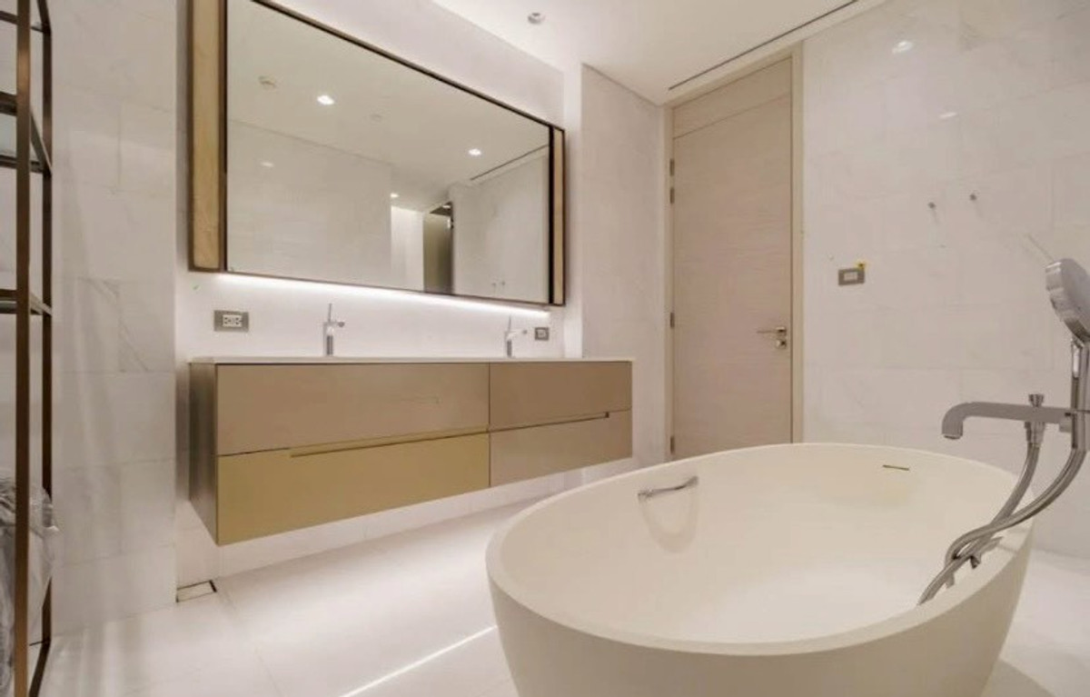 For RentCondoWitthayu, Chidlom, Langsuan, Ploenchit : Luxury Condo for Rent Chidlom | City Lifestyle Luxury | Near BTS Chidlom | 300,000 THB/Month | Luxury Condo for Rent Chidlom, city lifestyle, luxury, near BTS Chidlom 300,000 baht/month – LTHC14795