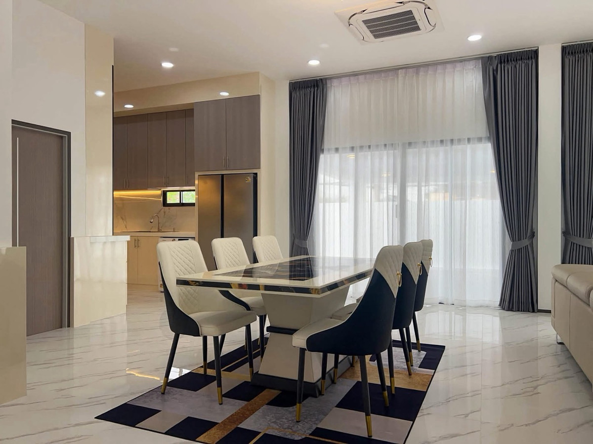 For SaleHousePattaya, Bangsaen, Chonburi : Luxury Pool Villa for Sale Huai Yai, Brand New House with Private Pool Near Sukhumvit Road and Jomtien Beach, Ideal for Investment and Daily Rental