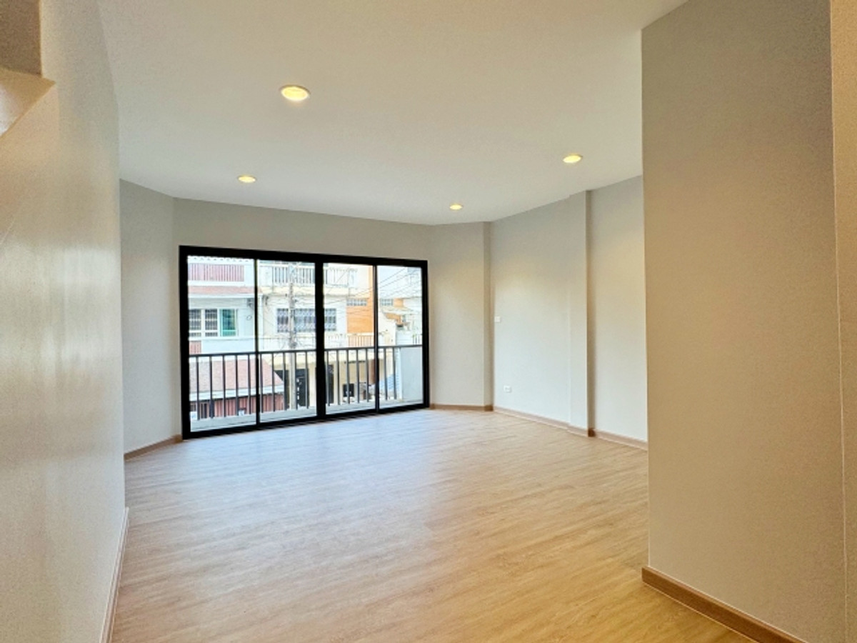 ขายทาวน์โฮมโชคชัย4 ลาดพร้าว71 : ขาย ทาวน์โฮม 3 ชั้น นาคนิวาส เกษมสันต์ 1 ลาดพร้าว สังคมสงเคราะห์ 25 ตร.วา ทำเลดี