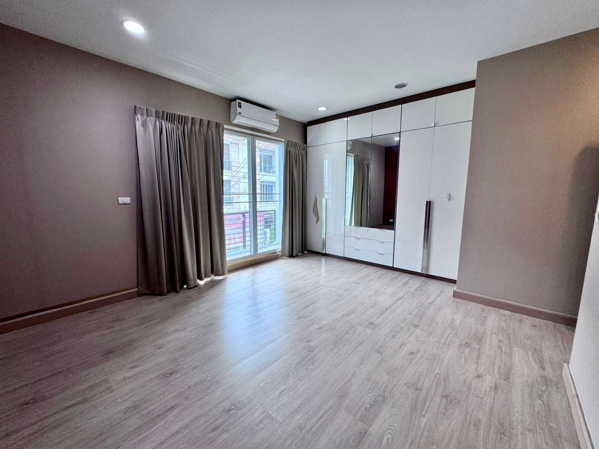 For SaleTownhomePattanakan, Srinakarin : Baan Klang Muang S-Sense Srinakarin / 3 bedrooms (for sale), Baan Klang Muang S-Sense Srinakarin /3 Bedrooms (FOR SALE) GNG055