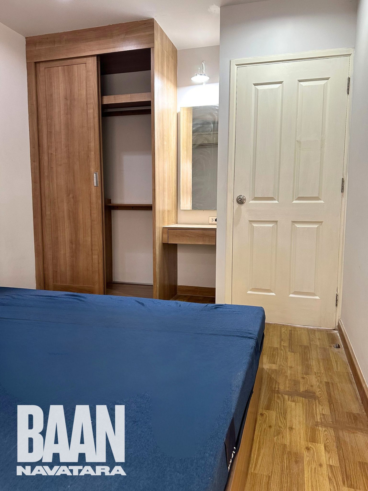 ให้เช่าคอนโดเกษตร นวมินทร์ ลาดปลาเค้า :  คอนโดบ้านนวธารา 61ตรม. ชั้น1 ห้องอยู่บริเวณหัวมุม เงียบสงบ  ถเข้าได้ 2 ทาง หน้าห้อง เข้าจากที่จอดรถ และ หลังห้อง ออกไปเป็นสระว่ายน้ำและ fitness