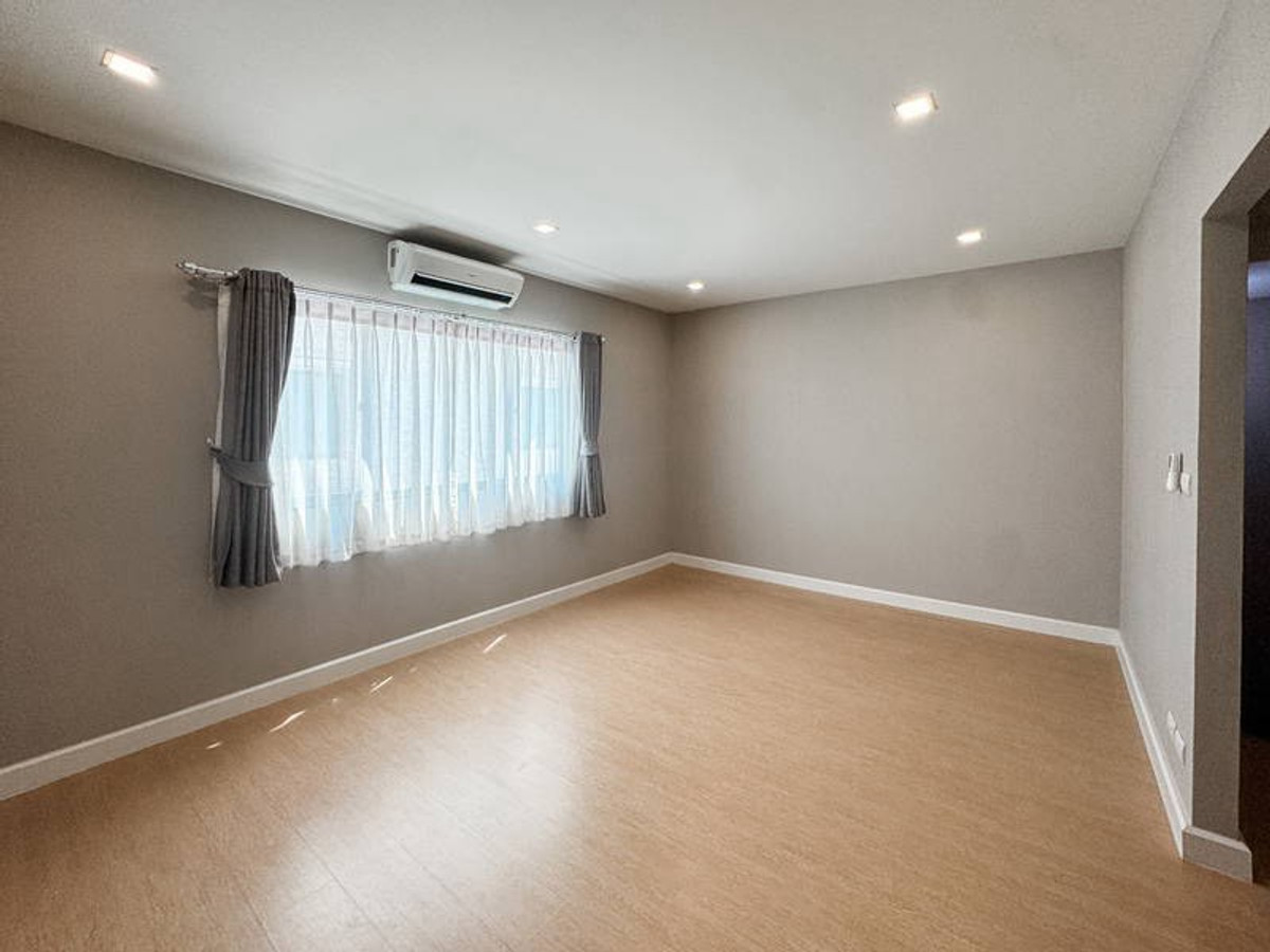 For SaleTownhomeNawamin, Ramindra : Urgent sale! 3-story townhome, Patio Watcharapol-Ramindra. Near the Pink Skytrain, Watcharaphon Station (N.2070)