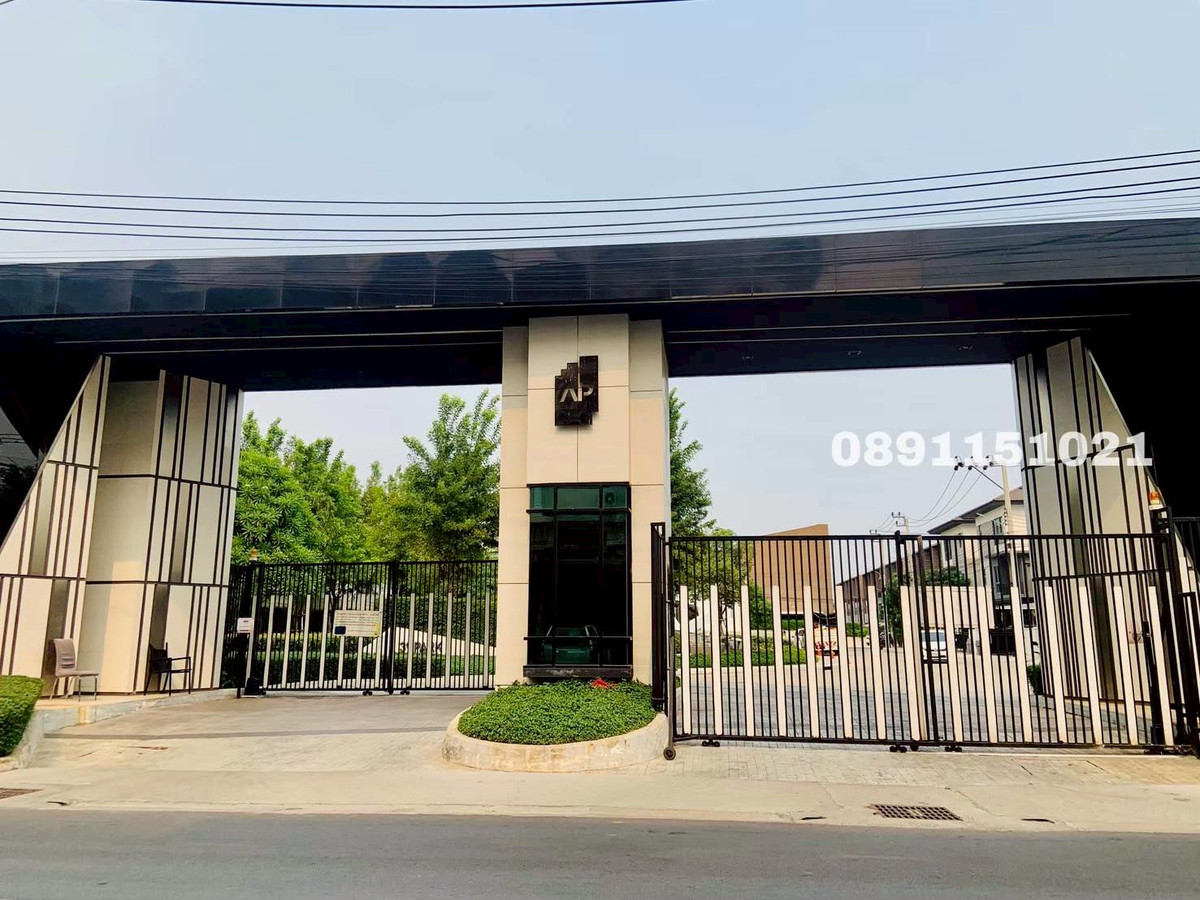 For SaleTownhomeRathburana, Suksawat : Urgent sale, 3-story townhome, decorated and ready to move in. village in the middle of the city Sathorn-Suksawat (AP Project) Soi Suksawat 39