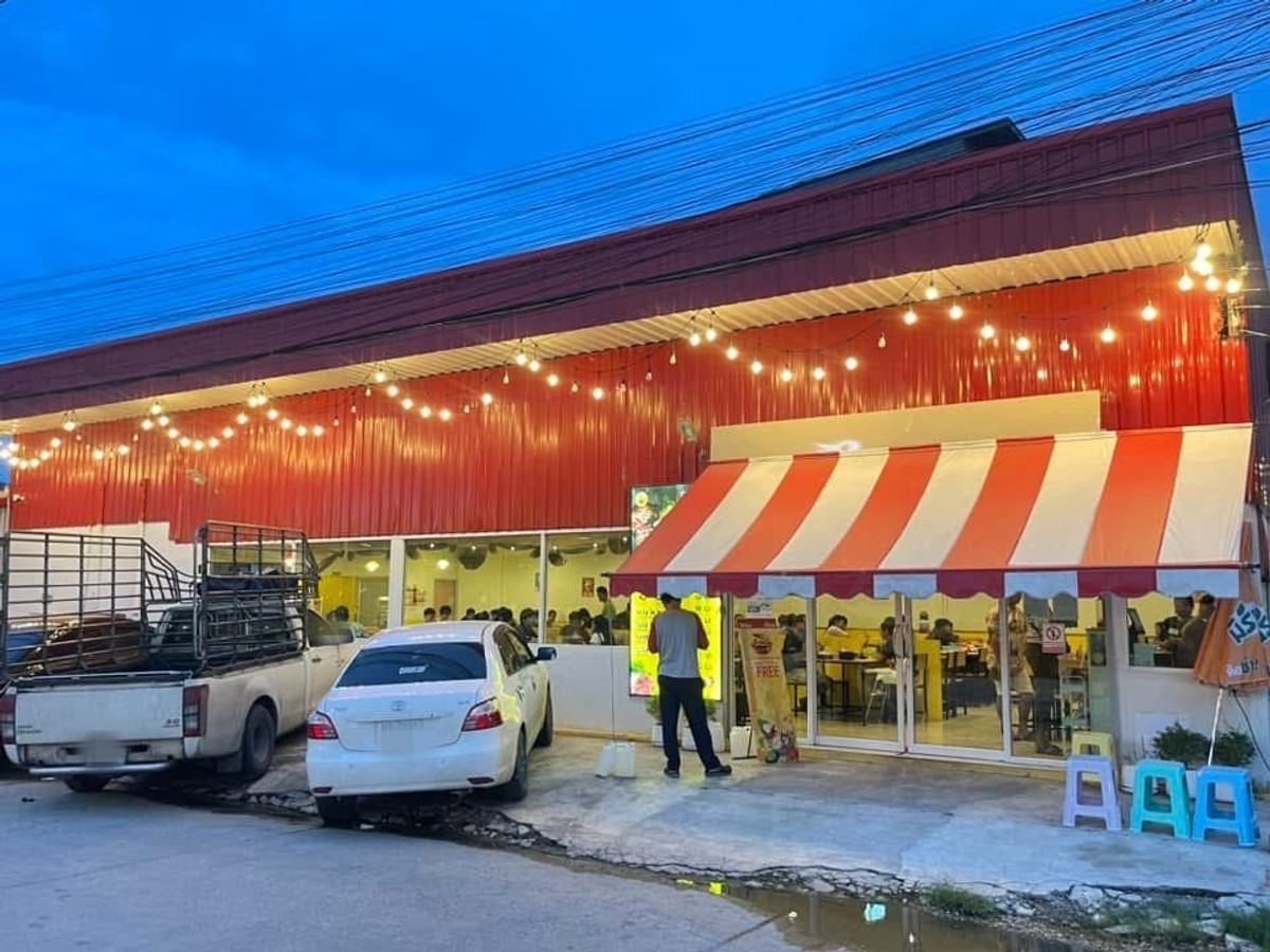 For LeaseholdRetail SpaceMahachai Samut Sakhon : Shabu shop for rent with Samut Sakhon brand, near Lotus, lots of parking, surrounding is a community.
