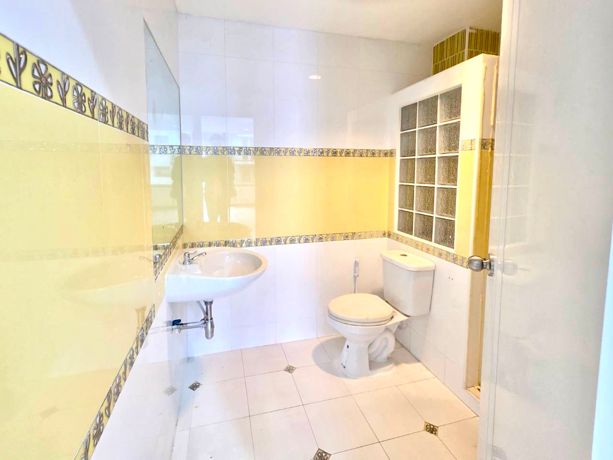 For SaleShop HouseVipawadee, Don Mueang, Lak Si : Commercial Building Vibhavadi 2 / 7 Office Room (FOR SALE) BNS016