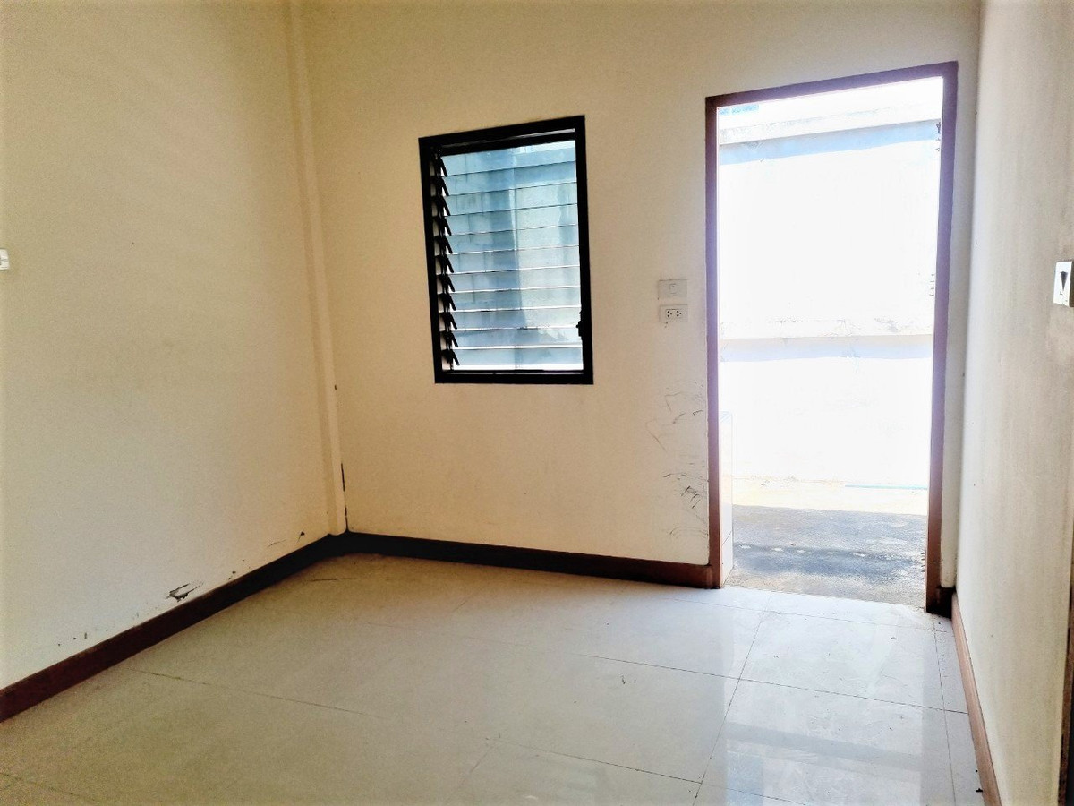 ขายทาวน์โฮมหัวหิน ประจวบคีรีขันธ์ : ขายด่วนทาวน์เฮ้าส์หมู่บ้านภูตะวัน ซอย10 ถนนหัวหิน-อ่างเก็บน้ำห้วยผาก (ทล.3218)  ประจวบคีรีขันธ์ สภาพดี ราคาประหยัด