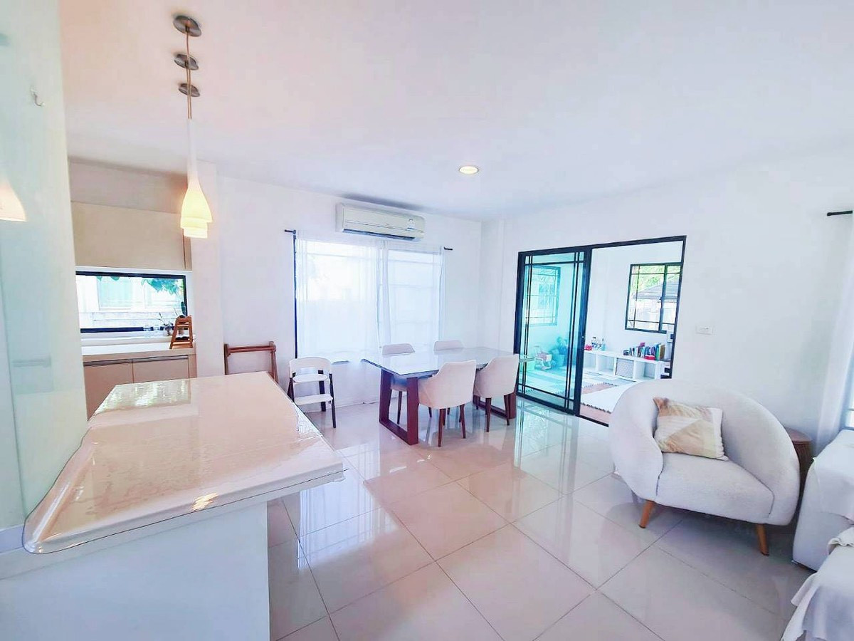 ให้เช่าบ้านนวมินทร์ รามอินทรา : ให้เช่าบ้านเดี่ยว หมู่บ้านมัณฑนา เลค วัชรพล สุขาภิบาล 5 บ้านหลังมุม ใกล้สถานีรถไฟฟ้า สายสีเขียว (N.2048)