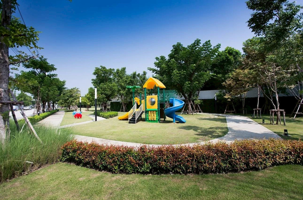 For RentNonthaburi, Bang Yai, Bangbuathong : 💕 Semi-detached house for rent, Q District Westgate project 💕 Beautiful house, ready to move in, complete with functions, suitable for both living and making a home office.