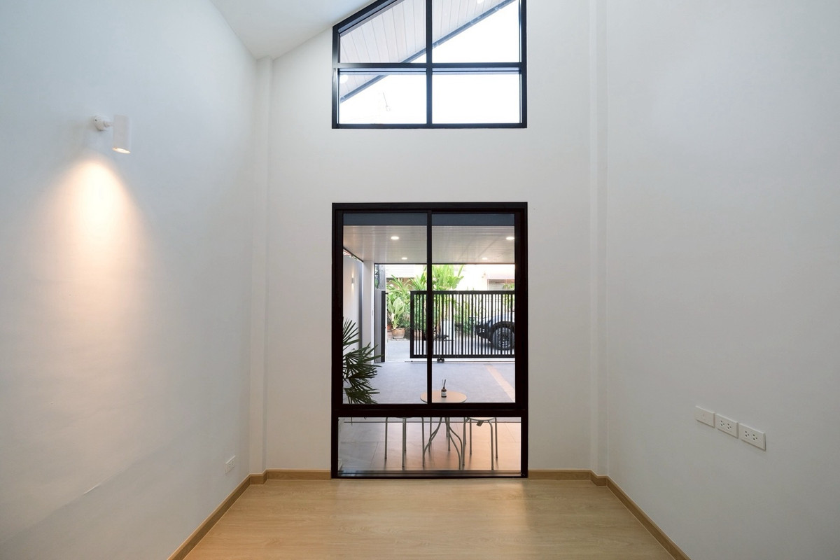 ขายบ้านลาดพร้าว101 แฮปปี้แลนด์ : บ้านเดี่ยวชั้นเดียว หลังริม 
หน้าบ้านไม่ชนกับใครค่ะ 