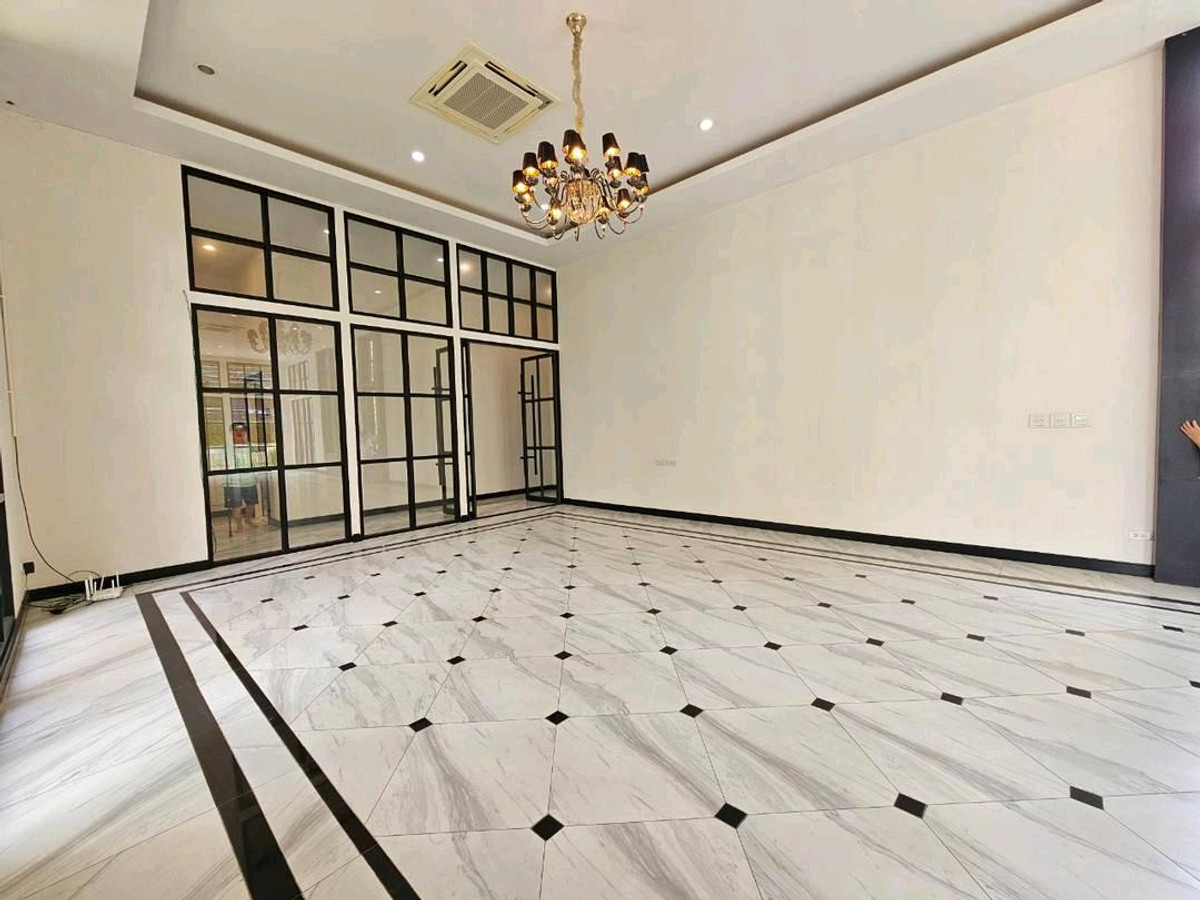 For RentLandBangna, Bearing, Lasalle : #Land for rent with building, Soi Bearing 5 📞066-165-9828, just 3 minutes to the BTS Bearing station.