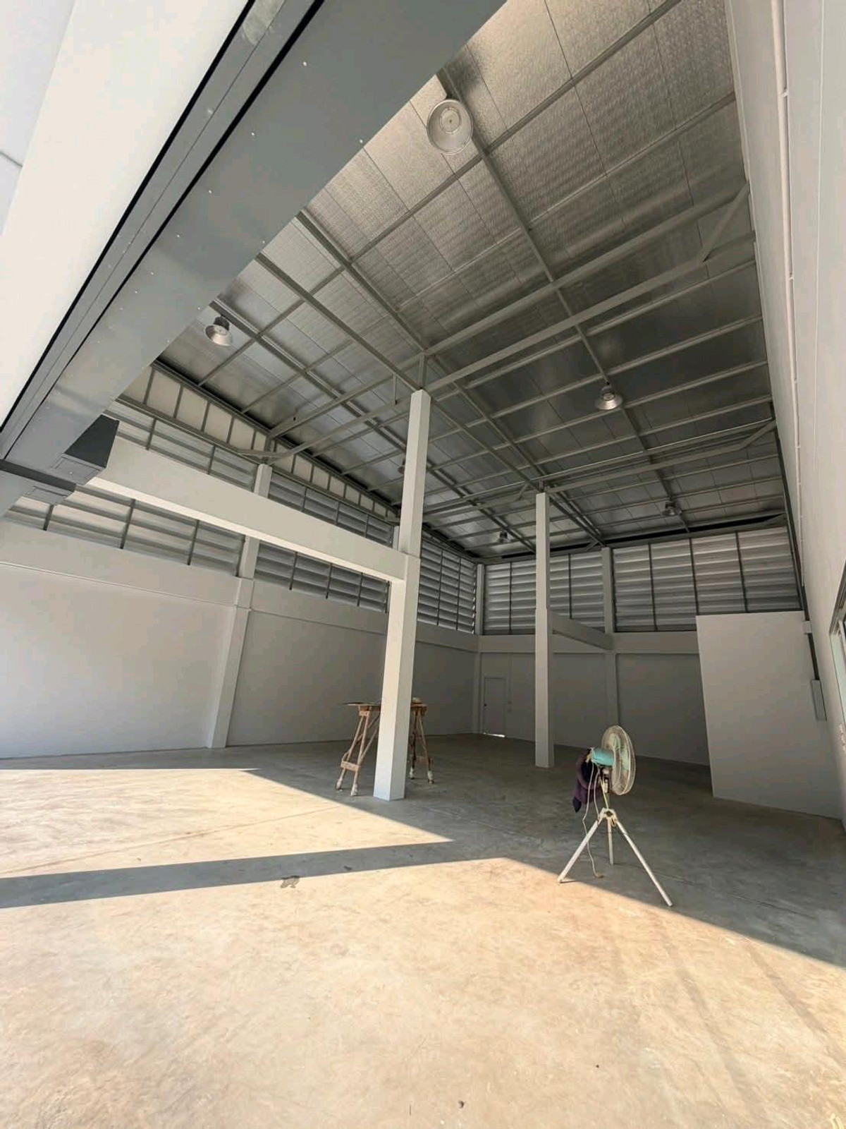 For RentWarehouseEakachai, Bang Bon : ✨ Close to community areas, easy to find labor, convenient travel, supports a variety of businesses.