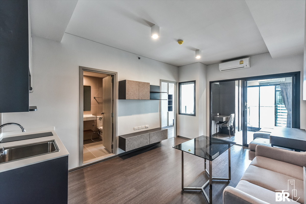 ขายคอนโดสะพานควาย จตุจักร :  🔥Hot Sale 🔥 Ideo Phahol Chatujak 1B1B 45sqm. High Floor Just 7.3MB only Call Ms.Angel(Aumi)0658209572