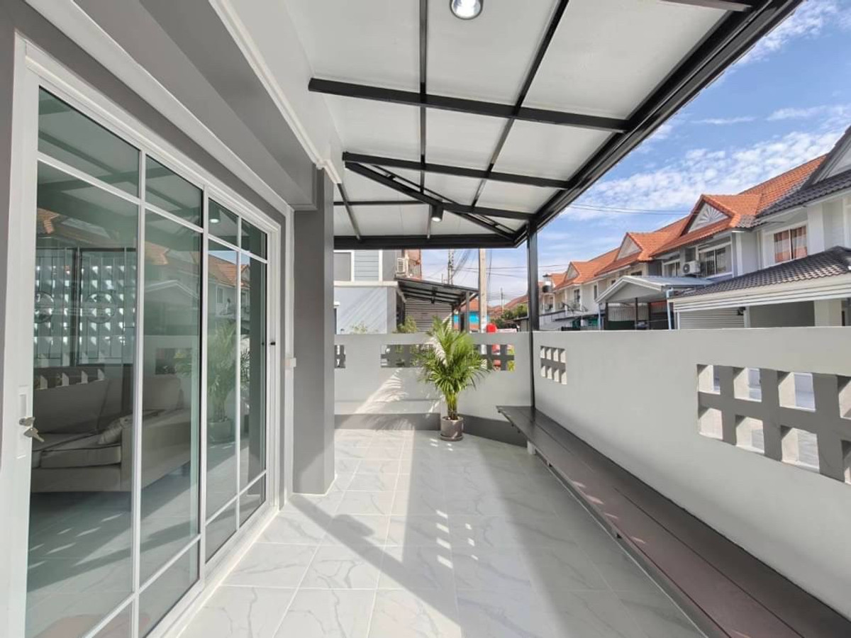 ขายทาวน์โฮมนนทบุรี บางใหญ่ บางบัวทอง : ขายทาวน์เฮ้าส์พฤกษา 33 วัดลาดปลาดุก หลังมุม 22 ตร.ว. แต่งใหม่พร้อมเฟอร์ฯ ฟรีโอน