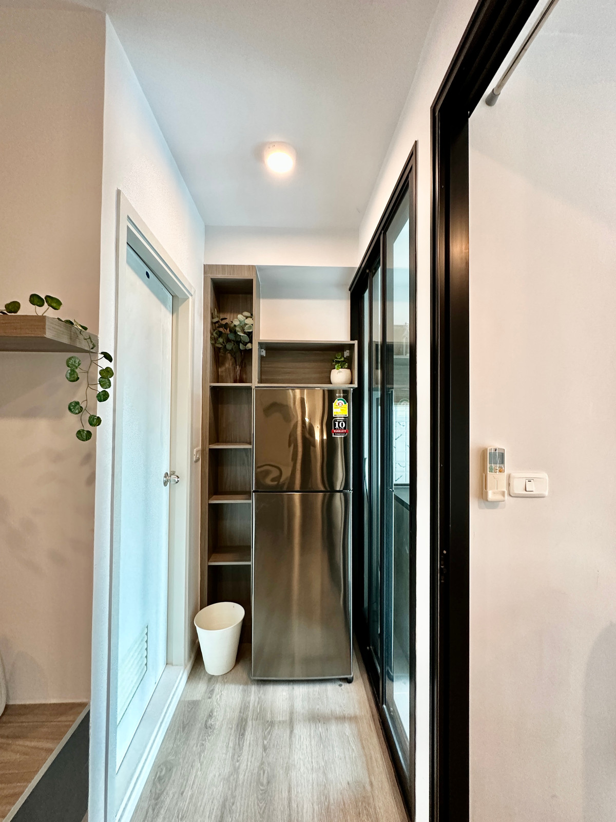 For RentCondoBangna, Bearing, Lasalle : You can get a discount for 2 years. There is a VDO for you to watch (there is a laundry service in the nearest building. 7/11, central area, BTS view) - for rent Notting Hill Sukhumvit 105 near BTS Bearing 400m