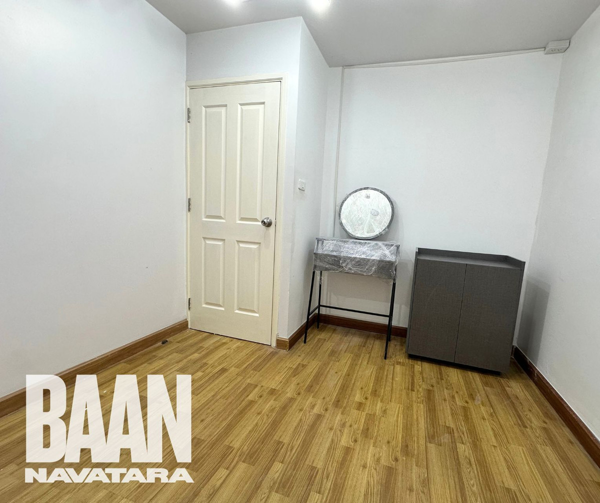 ให้เช่าคอนโดเกษตร นวมินทร์ ลาดปลาเค้า :  คอนโดบ้านนวธารา 61ตรม. ชั้น1 ห้องอยู่บริเวณหัวมุม เงียบสงบ  ถเข้าได้ 2 ทาง หน้าห้อง เข้าจากที่จอดรถ และ หลังห้อง ออกไปเป็นสระว่ายน้ำและ fitness